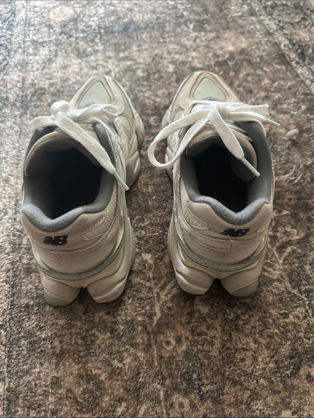 New Balance 990v6 Cream and White Mesh Sneakers - Picture 4 of 6